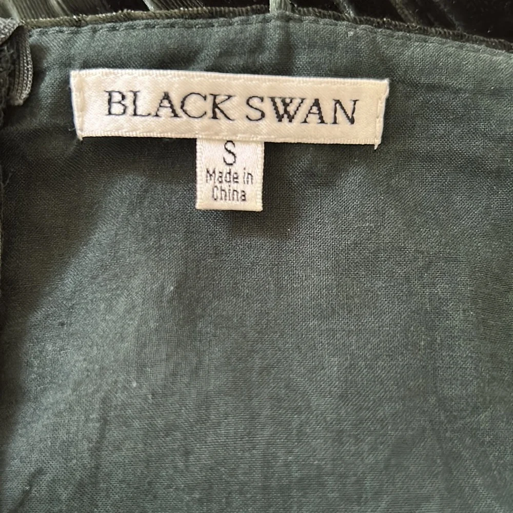 Lulus black swan
